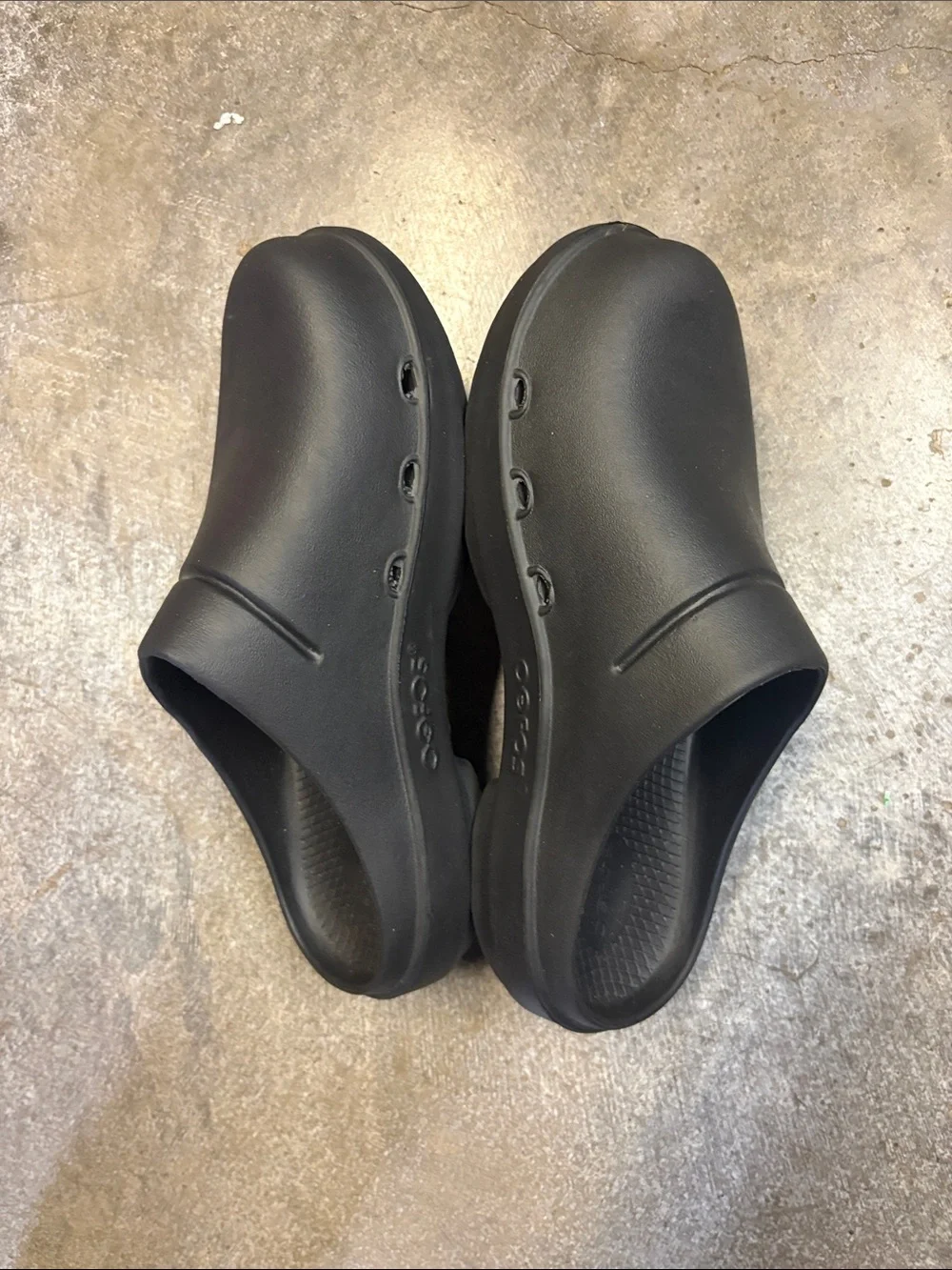 OOFOS Men’s Black Slip-On Comfort Clogs